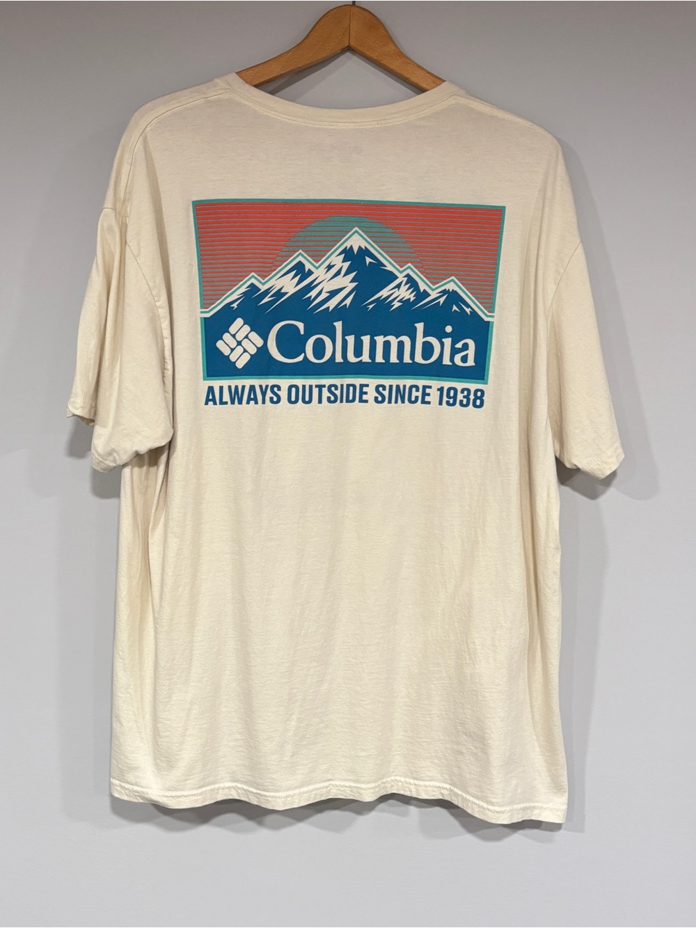 2XL Columbia Cream Yellow Short-Sleeve Tee with Mountain Graphic